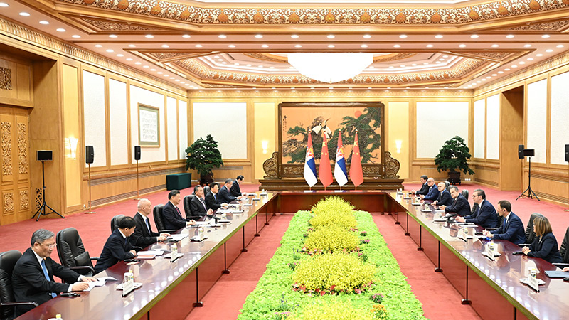 习近平会见塞尔维亚总统武契奇