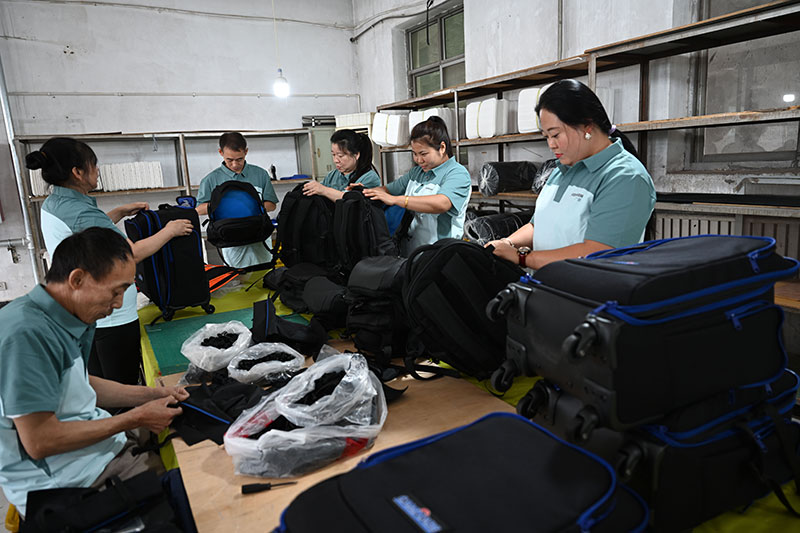 河北白沟：外贸订单生产忙