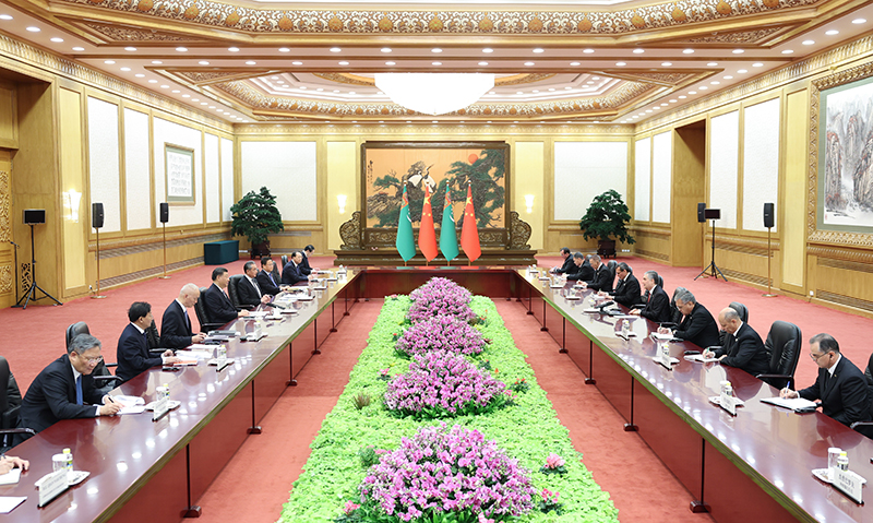 习近平会见土库曼斯坦民族领袖、人民委员会主席别尔德穆哈梅多夫
