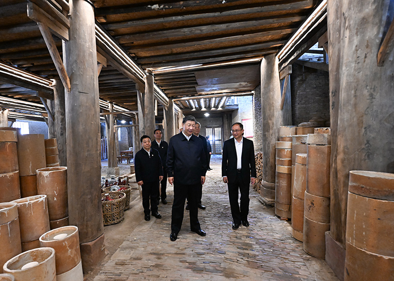 习近平在江西考察时强调：解放思想开拓进取扬长补短固本兴新 奋力谱写中国式现代化江西篇章