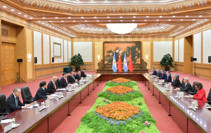 习近平会见阿根廷总统费尔南德斯
