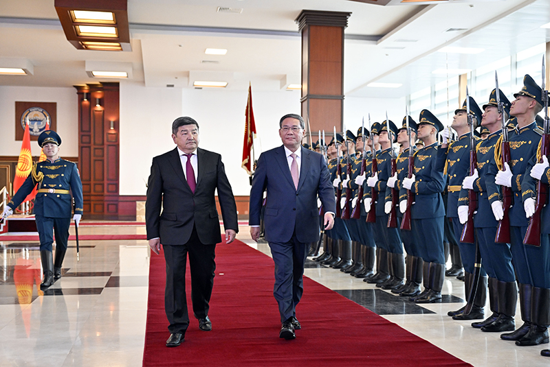 李强抵达比什凯克出席上合组织成员国政府首脑（总理）理事会第二十二次会议并对吉尔吉斯斯坦进行正式访问