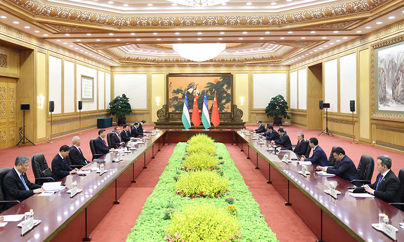 习近平会见乌兹别克斯坦总统米尔济约耶夫
