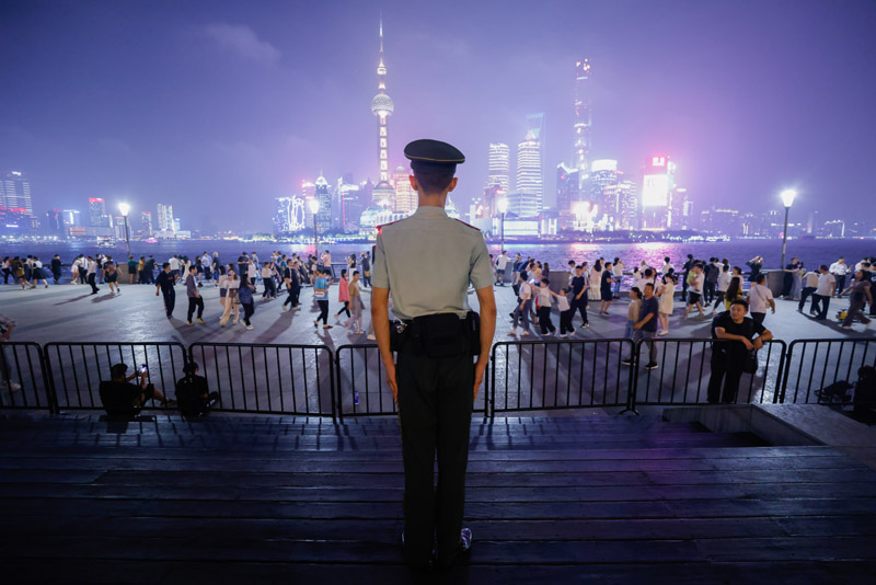 武警部队全力做好“双节”执勤安保工作