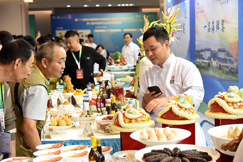 第二十四届中国美食节在青岛举行