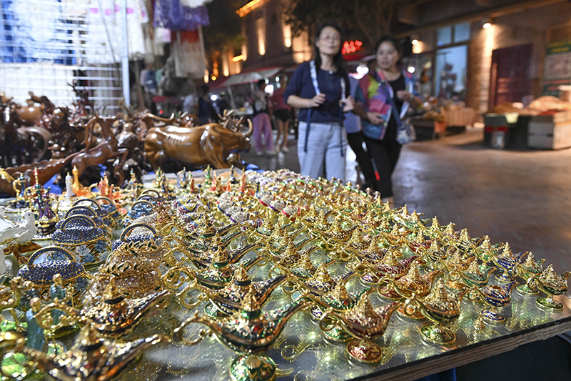 高质量发展调研行 | 新疆喀什：发展“夜经济” 激发消费活力