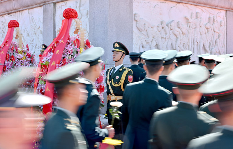 烈士纪念日向人民英雄敬献花篮仪式在京隆重举行