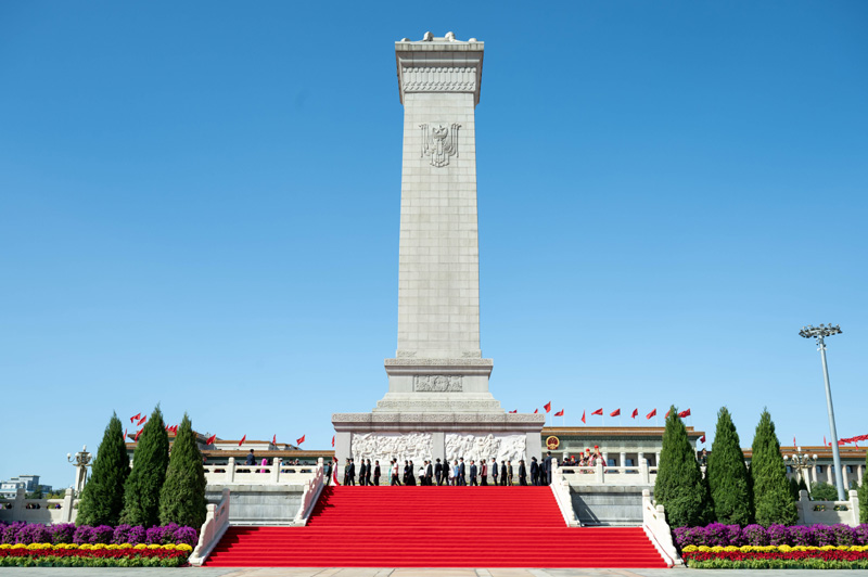 烈士纪念日向人民英雄敬献花篮仪式在京隆重举行