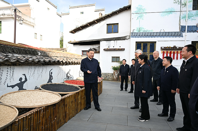 习近平在江西考察时强调：解放思想开拓进取扬长补短固本兴新 奋力谱写中国式现代化江西篇章
