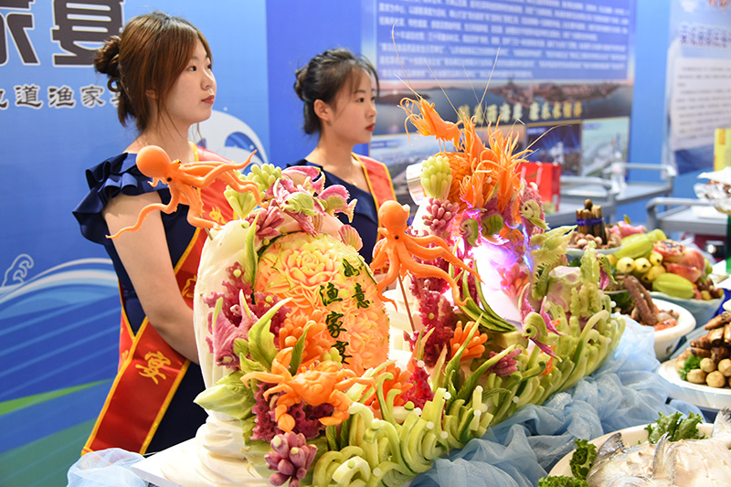 第二十四届中国美食节在青岛举行