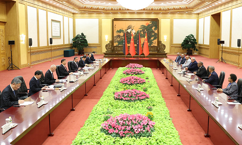 习近平会见巴布亚新几内亚总理马拉佩