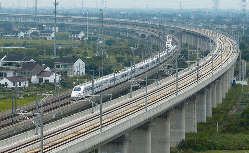 全国铁路将实行新的列车运行图