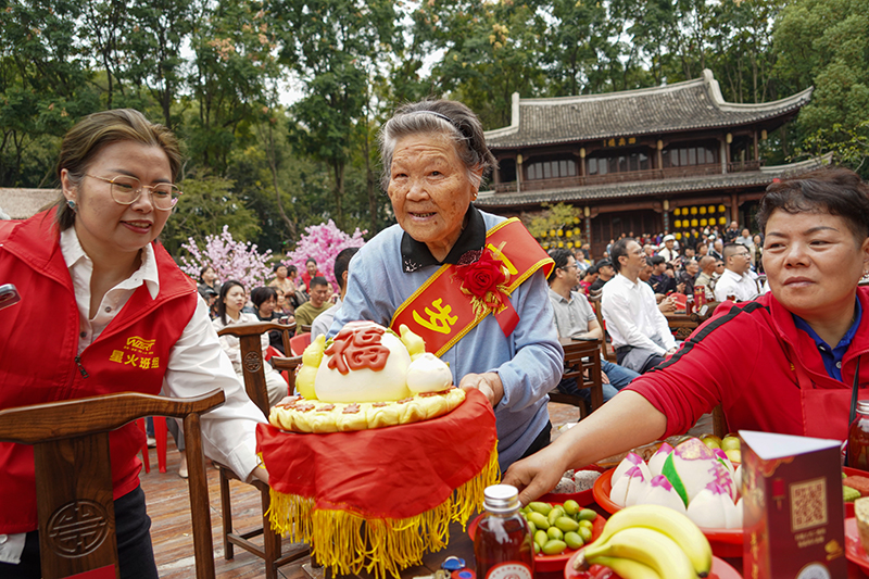 多彩活动庆重阳