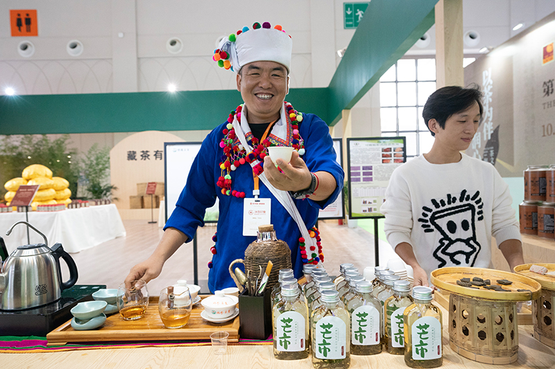 茶博会上茶飘香