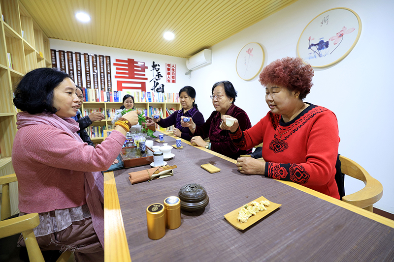 多彩活动庆重阳