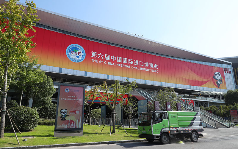 上海：进博场馆装饰一新迎盛会
