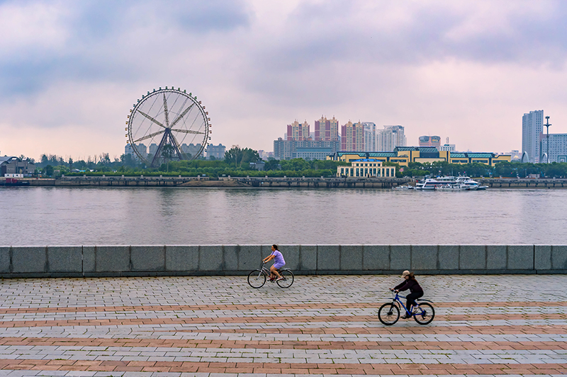 一带一路“双城迹”：一江之隔的双子城