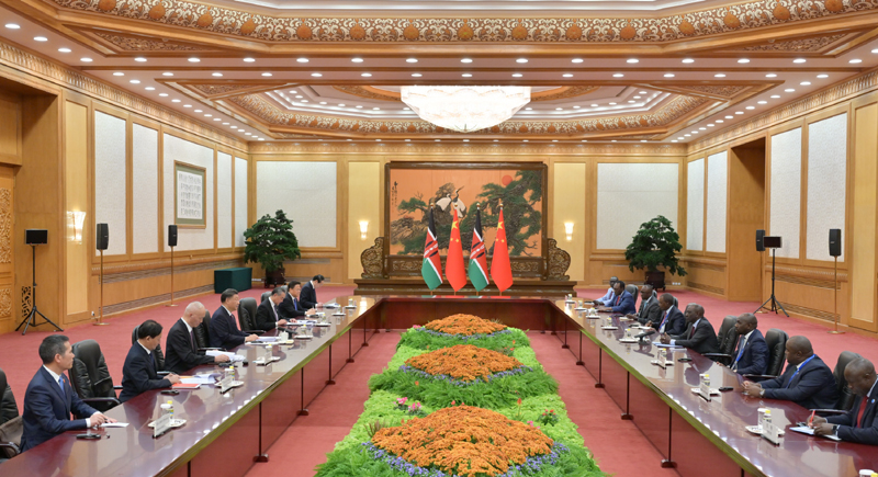 习近平会见肯尼亚总统鲁托