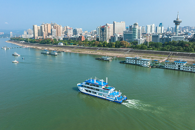 我国首艘氢能源船舶“三峡氢舟1”号首航