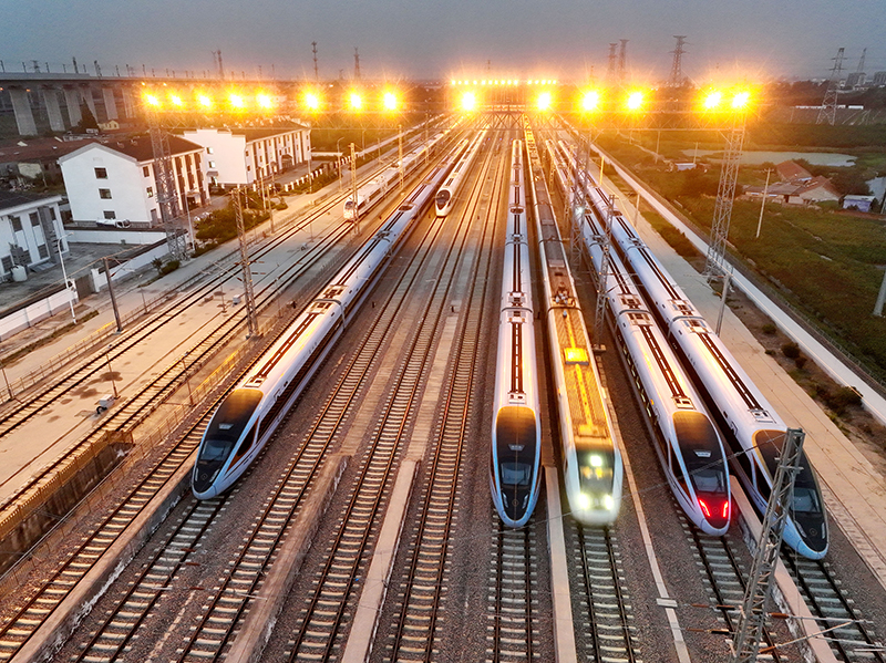 全国铁路将实行新的列车运行图