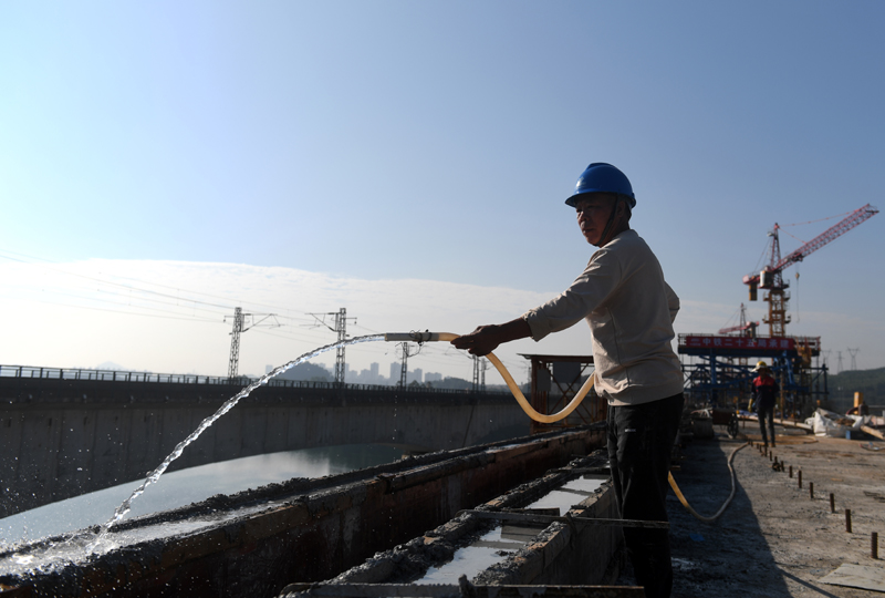 湘桂铁路柳江双线特大桥顺利合龙