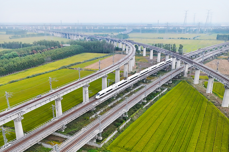 全国铁路将实行新的列车运行图