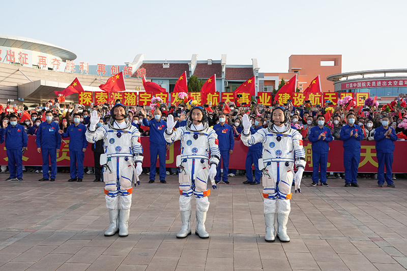 神舟辞星汉 东风迎客归——写在神舟十六号载人飞船胜利返回之际