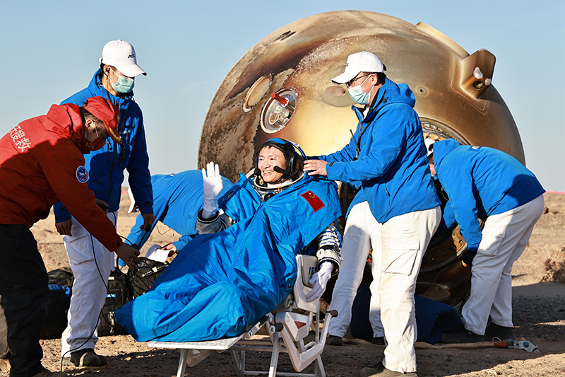 神舟辞星汉 东风迎客归——写在神舟十六号载人飞船胜利返回之际