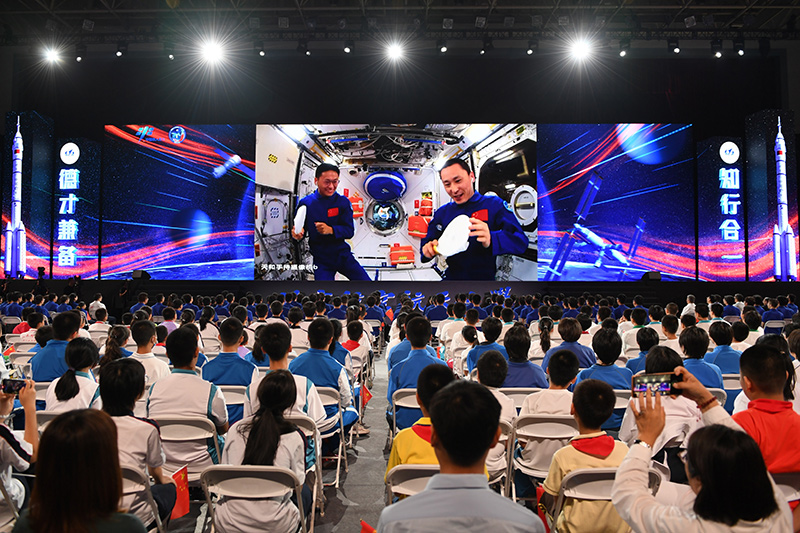 神舟辞星汉 东风迎客归——写在神舟十六号载人飞船胜利返回之际