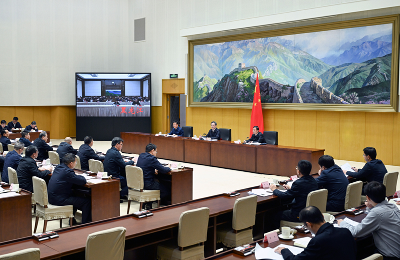 丁薛祥在今冬明春保暖保供工作电视电话会议上强调：切实担起责任 密切协调配合 确保能源安全稳定供应和人民群众温暖过冬