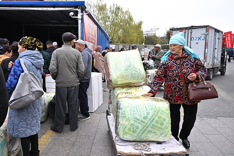 在霍尔果斯感受中国向西开放的旺盛活力