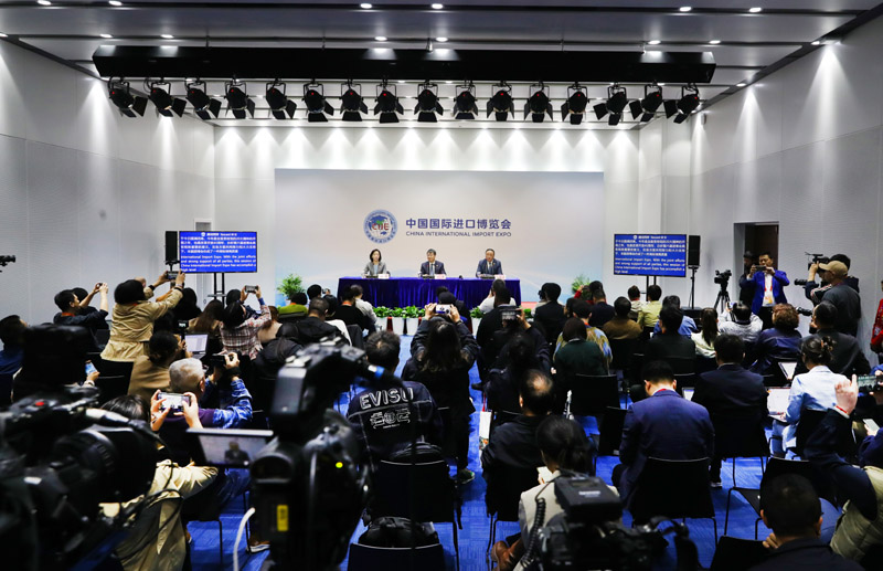 第六届进博会举行闭幕新闻通气会