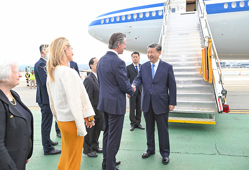 习近平抵达旧金山举行中美元首会晤 同时出席亚太经合组织第三十次领导人非正式会议
