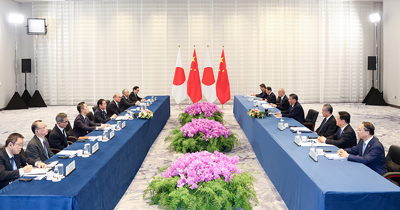 习近平会见日本首相岸田文雄