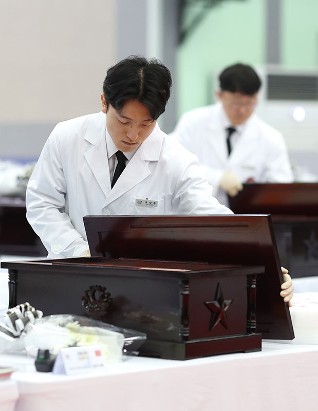 第十批在韩中国人民志愿军烈士遗骸装殓仪式在韩国仁川举行