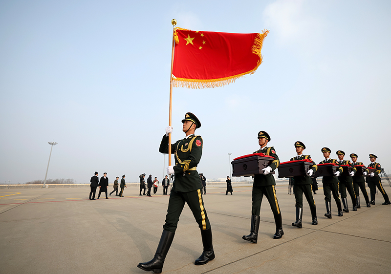 中韩双方交接第十批在韩中国人民志愿军烈士遗骸