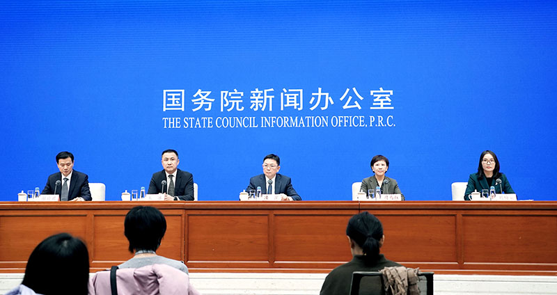 国新办举行深化国家服务业扩大开放综合示范区建设新闻发布会