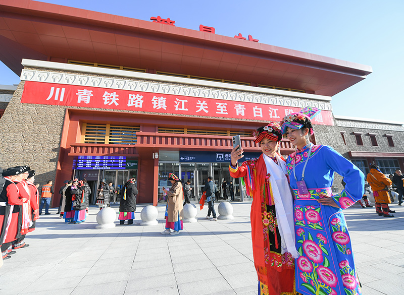 川青铁路四川首段贯通运营