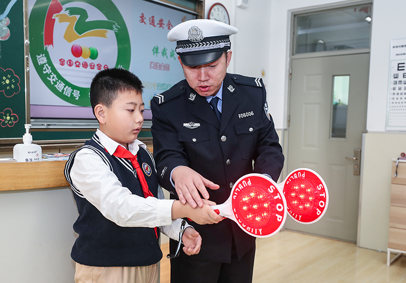 辽宁沈阳：交通安全教育进校园