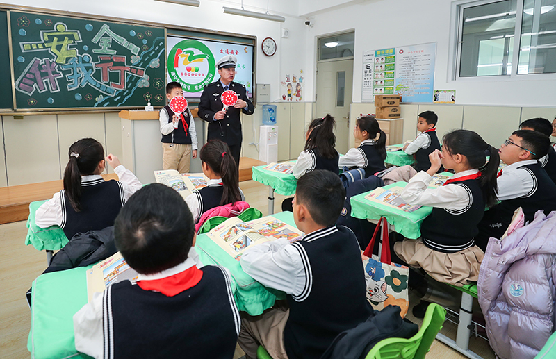 辽宁沈阳：交通安全教育进校园