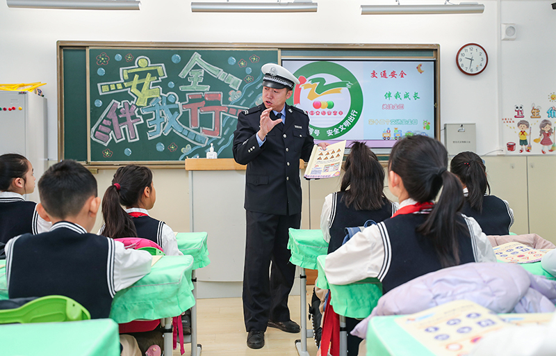 辽宁沈阳：交通安全教育进校园
