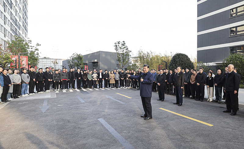 习近平在上海考察时强调 聚焦建设“五个中心”重要使命 加快建成社会主义现代化国际大都市 返京途中在江苏盐城考察