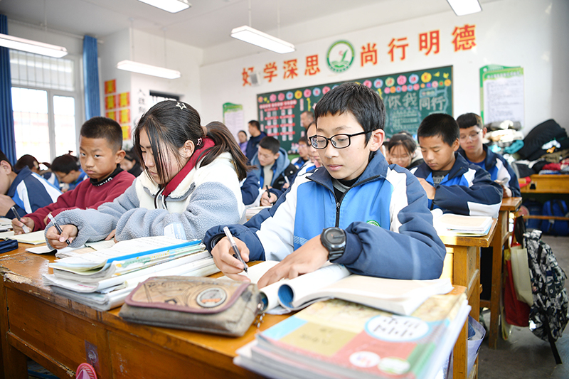 供暖改造 让山区孩子温暖过冬