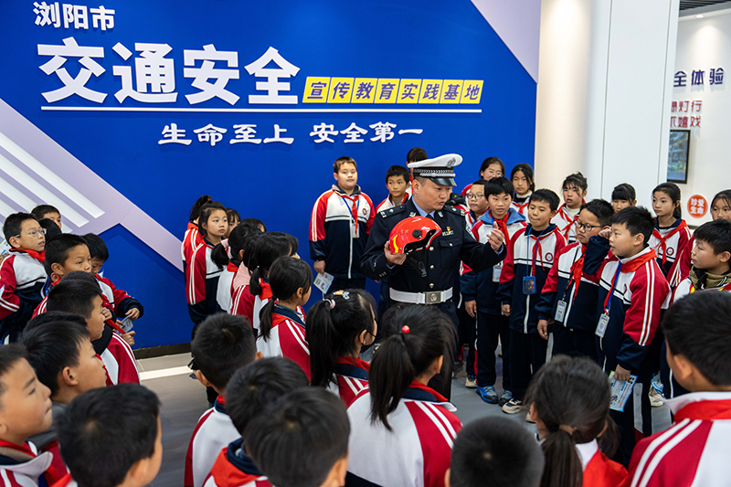 湖南浏阳：走进实践基地 学习交通安全