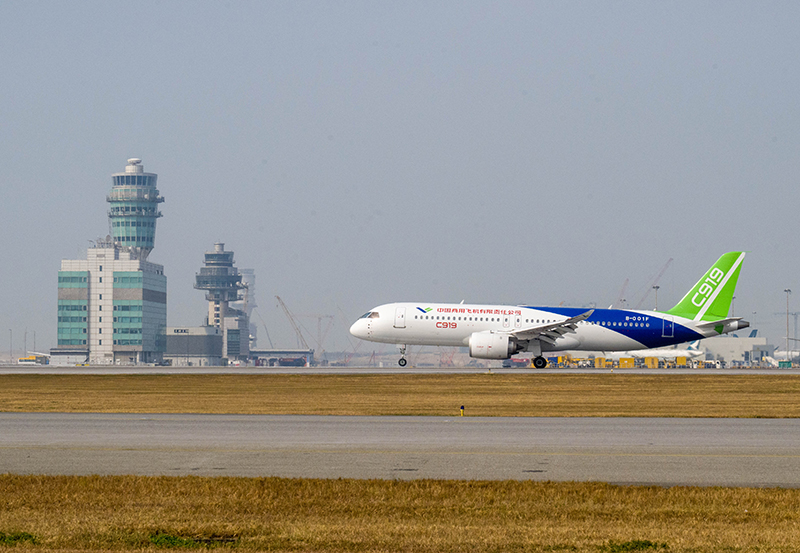 “水门礼”迎接！国产C919及ARJ21飞机首访香港