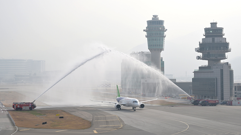 “水门礼”迎接！国产C919及ARJ21飞机首访香港