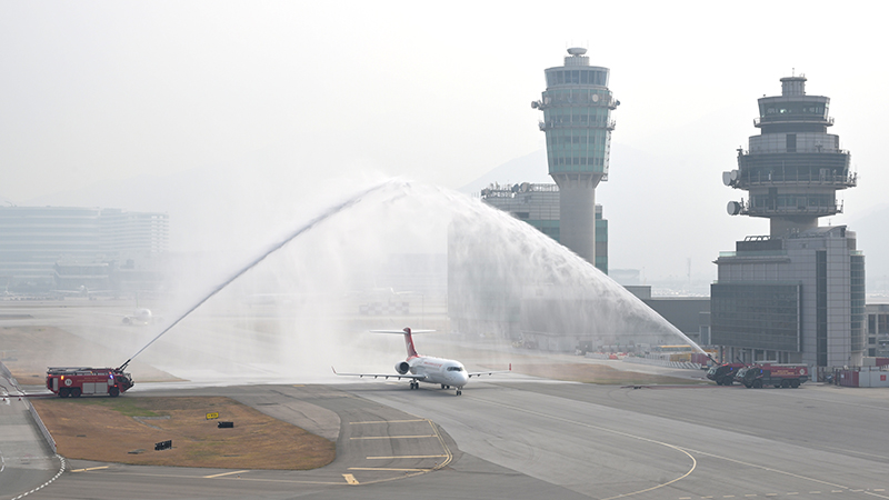 “水门礼”迎接！国产C919及ARJ21飞机首访香港