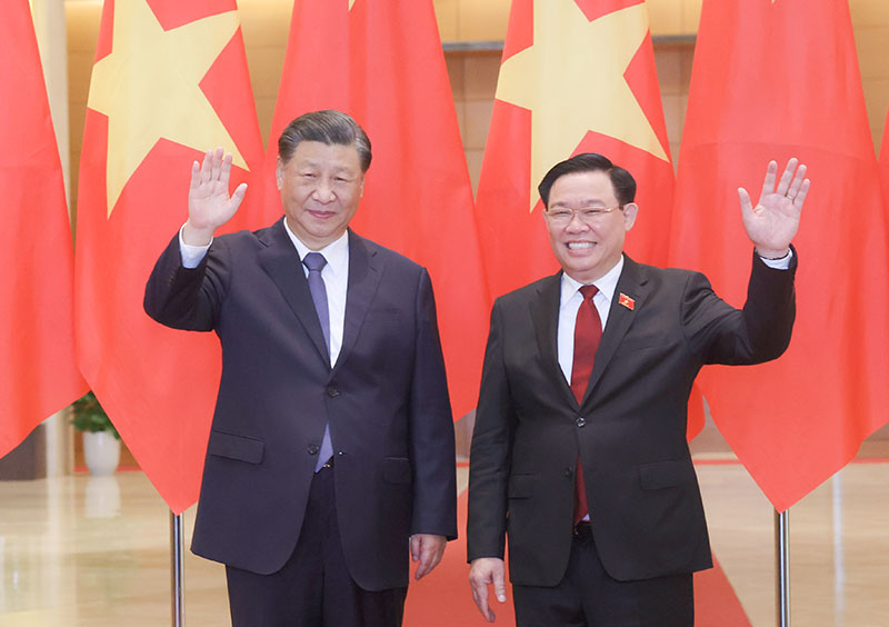 习近平会见越南国会主席王庭惠