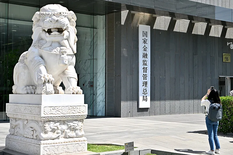 钟华论：将改革开放进行到底