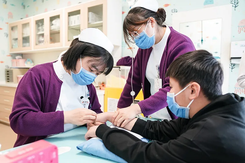 钟华论：将改革开放进行到底